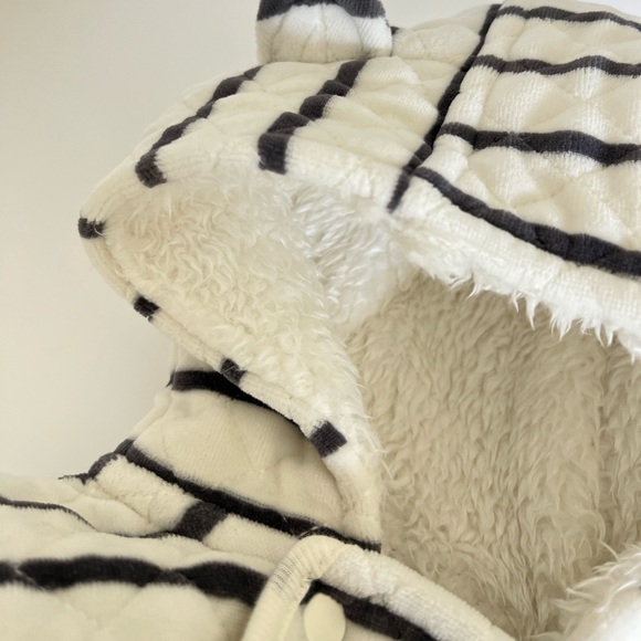 NWT Nordstrom Baby Stripe Hoodie Outfit 6 months Footie & Ears - Picture 3 of 7